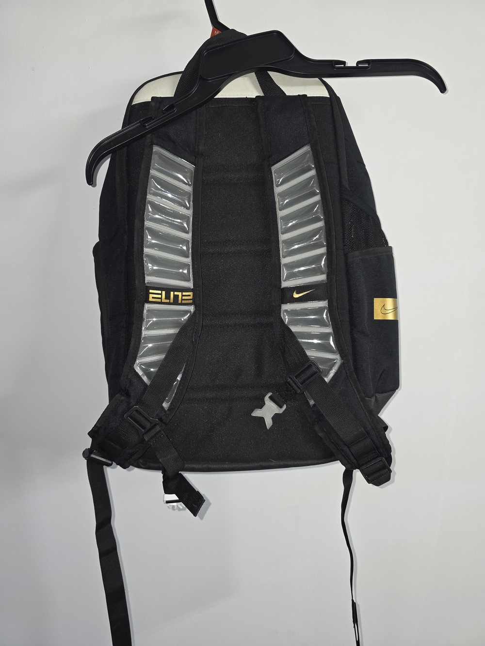 Nike Elite Shoulder Bag Black One Size Mens Padded Zip Pockets. - Picture 5 of 9